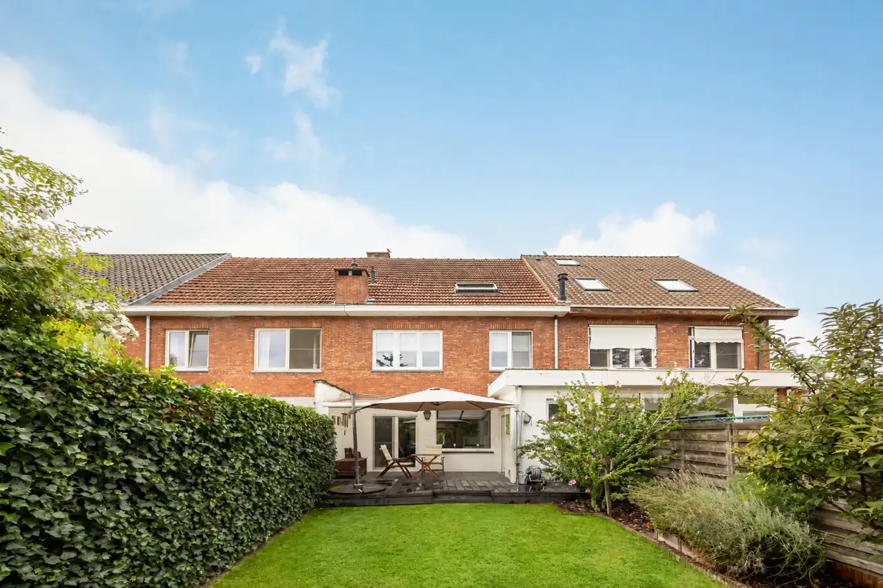 INSTAPKLARE GEZINSWONING MET 4 SLAAPKAMERS EN HEERLIJKE TUIN OP TOPLOCATIE OP DE GRENS EDEGEM/WILRIJK foto 12