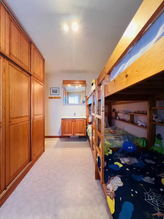 Ruim woonappartement met 3 slaapkamers en carport foto 14