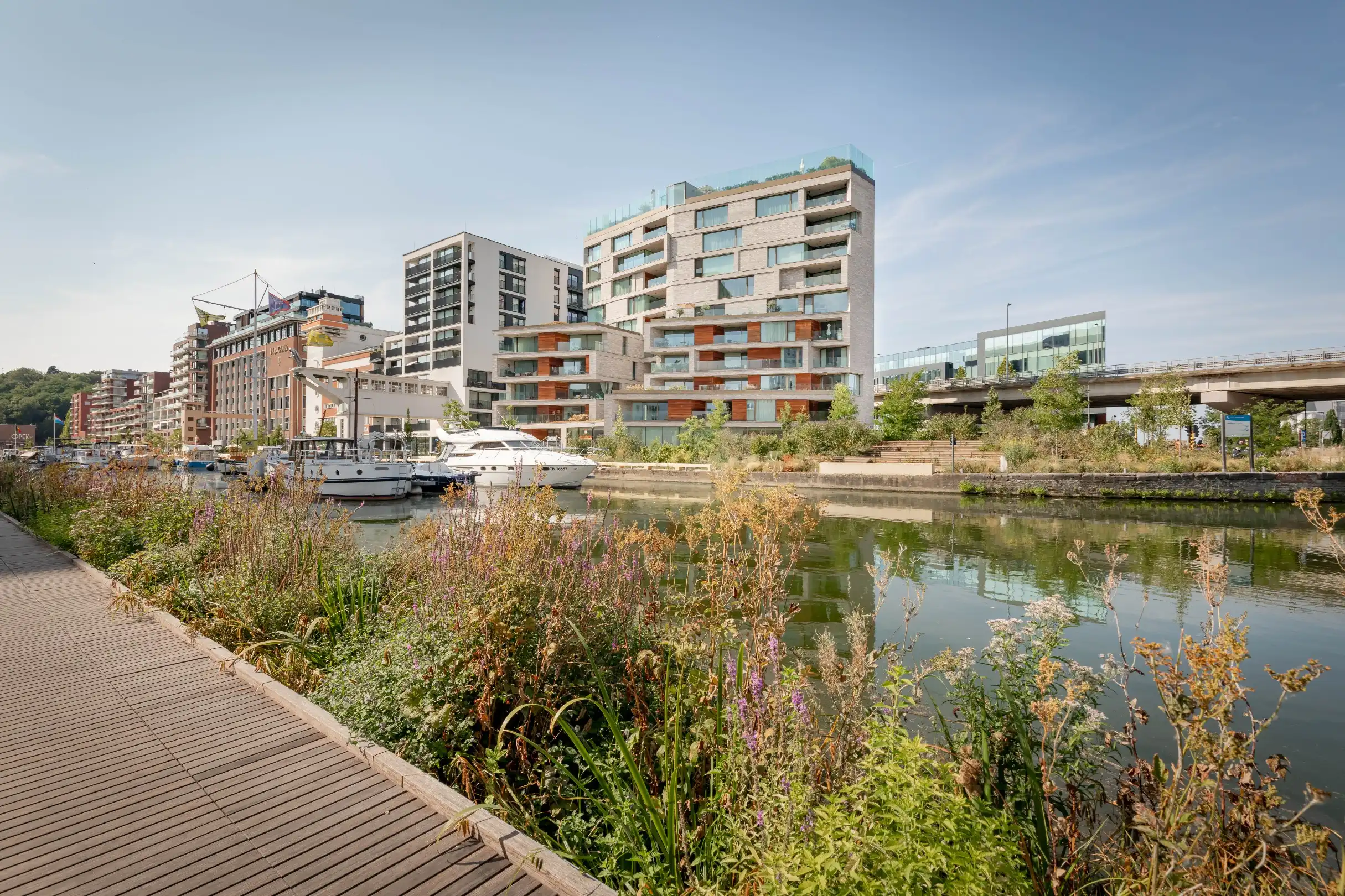 Exclusief gemeubeld en volledig ingericht appartement aan de Vaartkom! foto 16