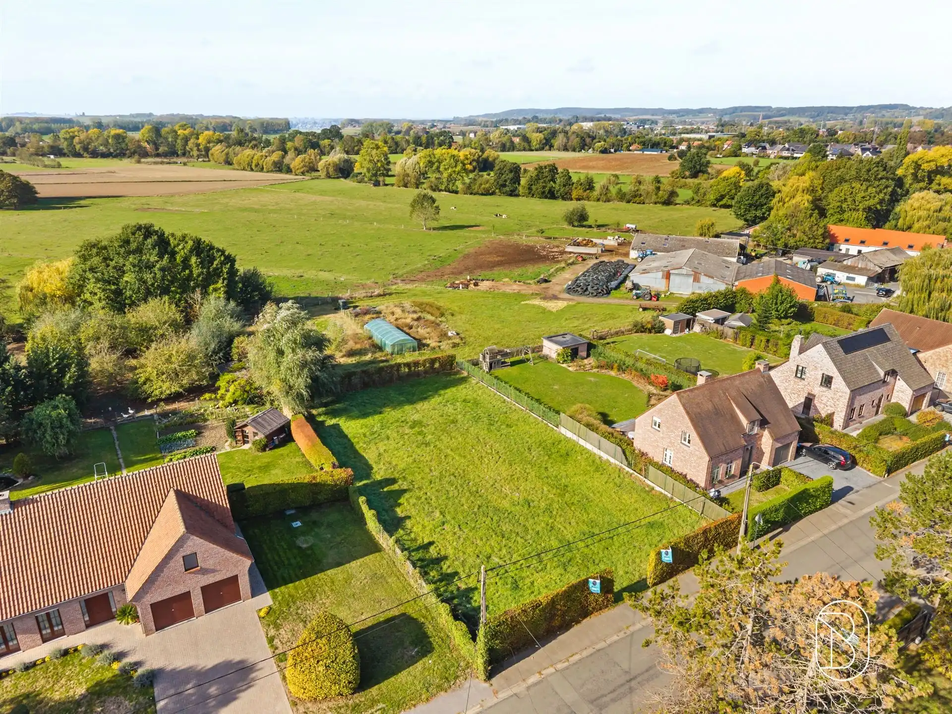 Prachtige bouwgrond van 1.052 m² op een uitstekende ligging foto {{pictureIndex}}