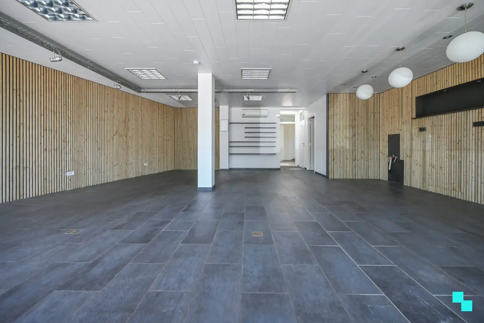Uiterst goed gelegen commerciële ruimte te Bosmolens foto 7