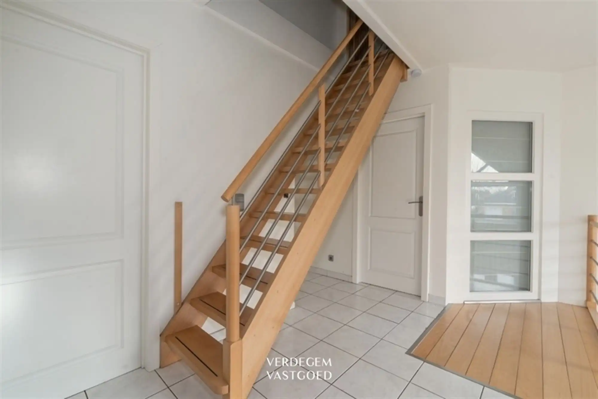 Ruime gezinswoning met 4 slaapkamers, garage en tuin in rustig straatje foto 18