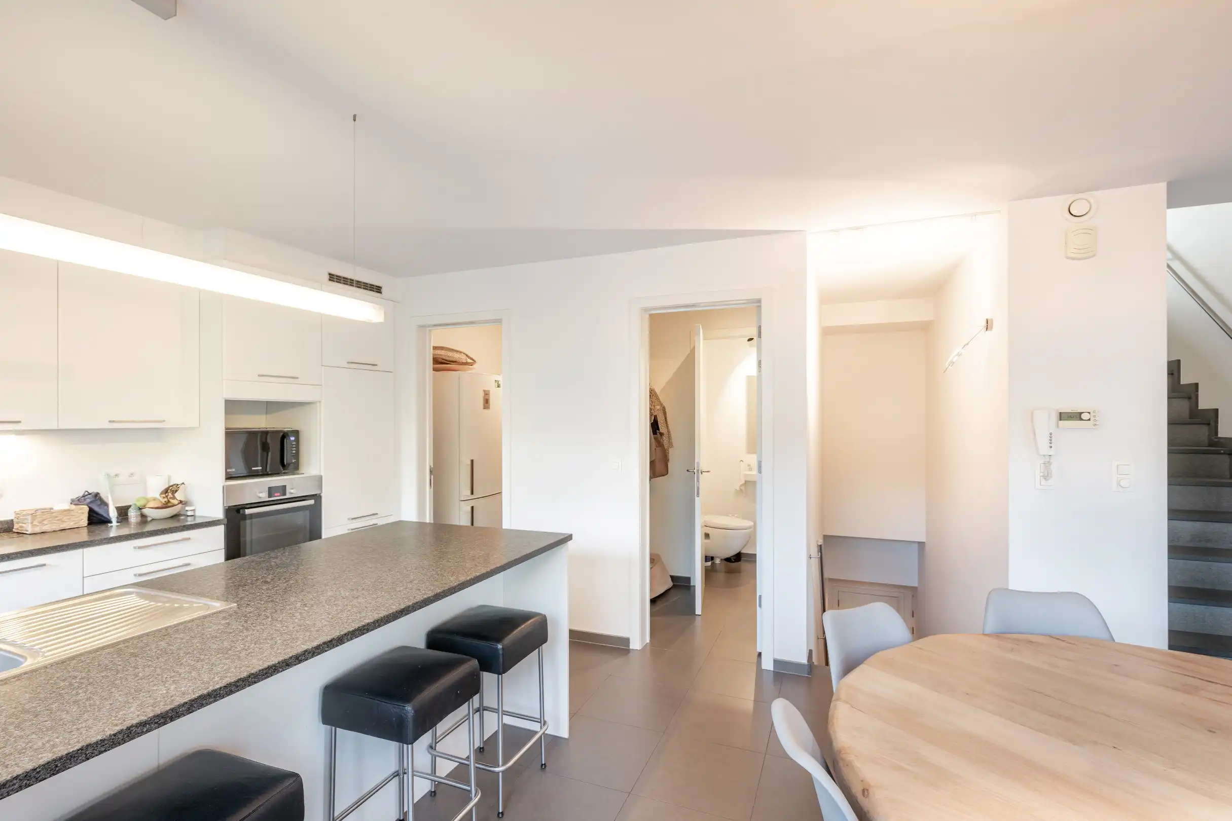Moderne Duplex met 4 kamers, staanplaats en ruim terras foto 7