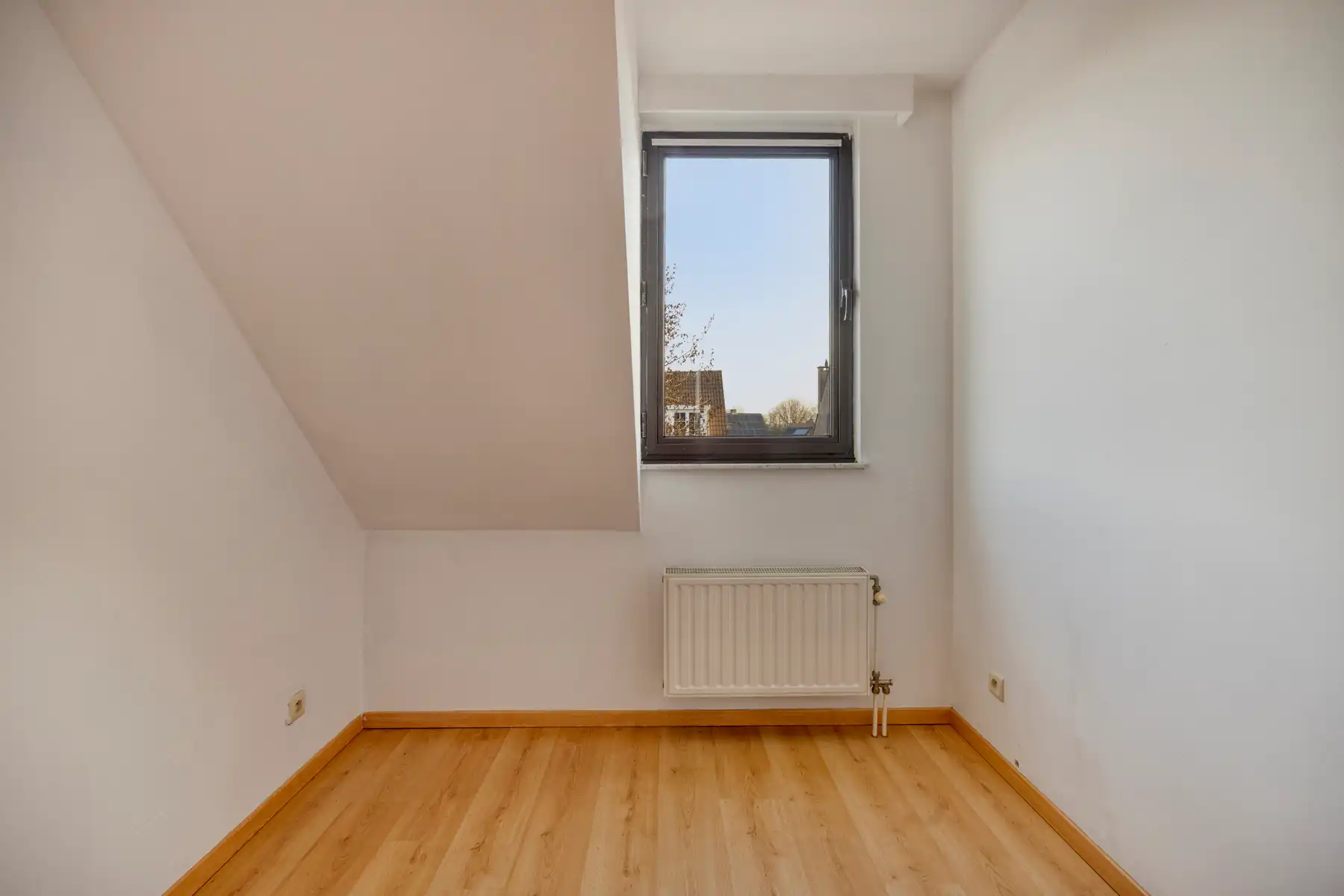 Ruim appartement met drie slaapkamers in centrum Wommelgem. foto 13