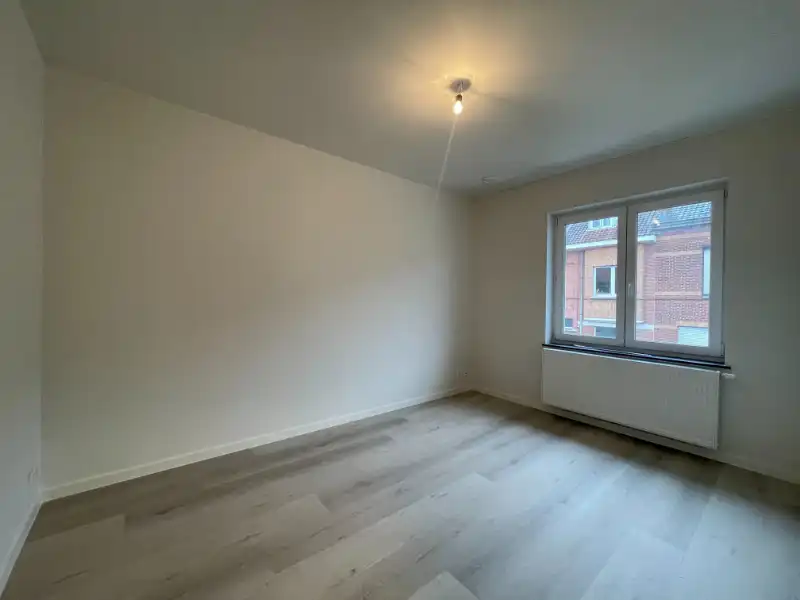 Totaal gerenoveerde woning met terras nabij UZ Gent foto 11