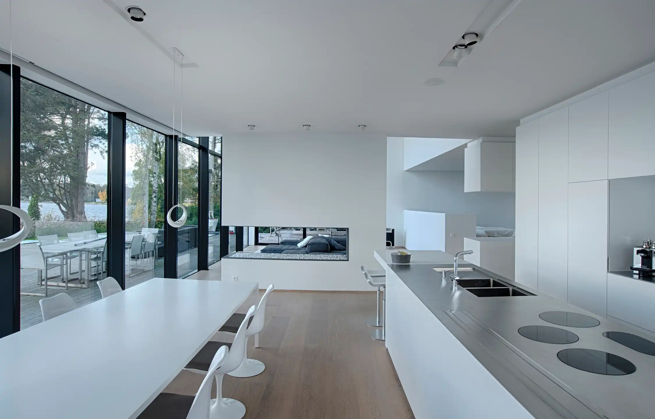 MOL - High-end design villa aan exclusief meer foto 6