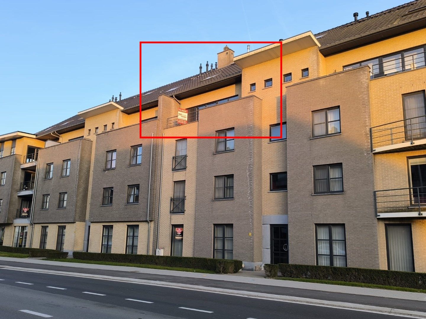 Luxe duplex appartement met GARAGE, terras en energielabel B in Kortessem  foto {{pictureIndex}}