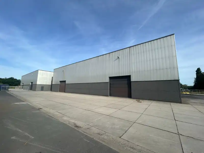 Recent magazijn van 1.062 m² met 2 sectionaalpoorten op toplocatie in Oostakker foto 3