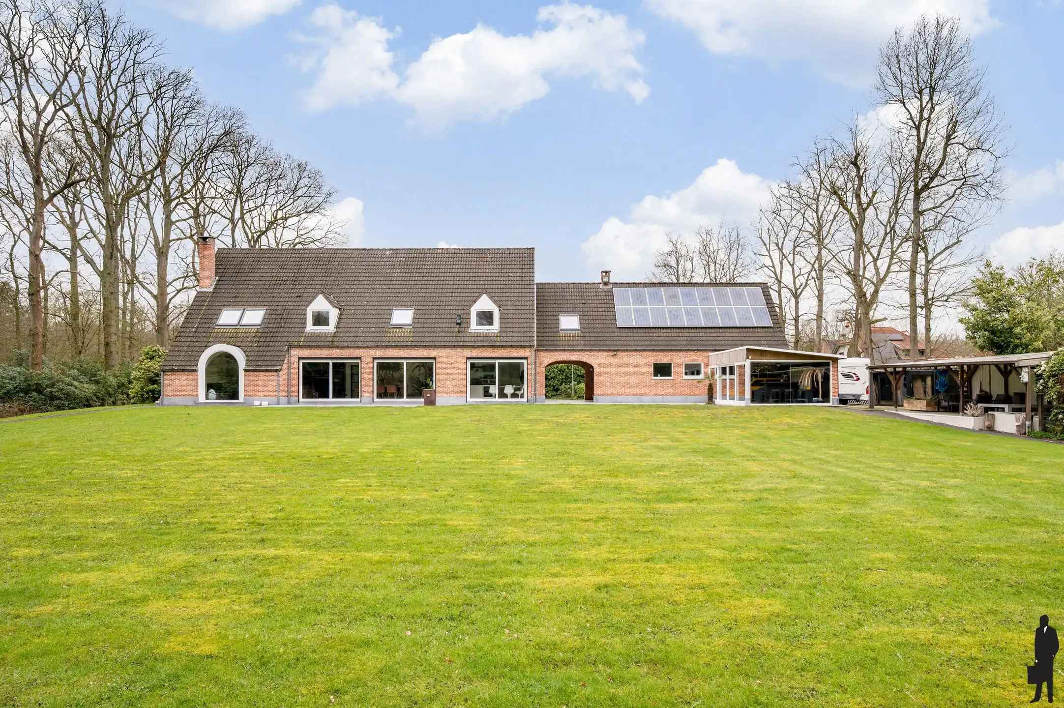 Villa op royaal perceel! foto 2