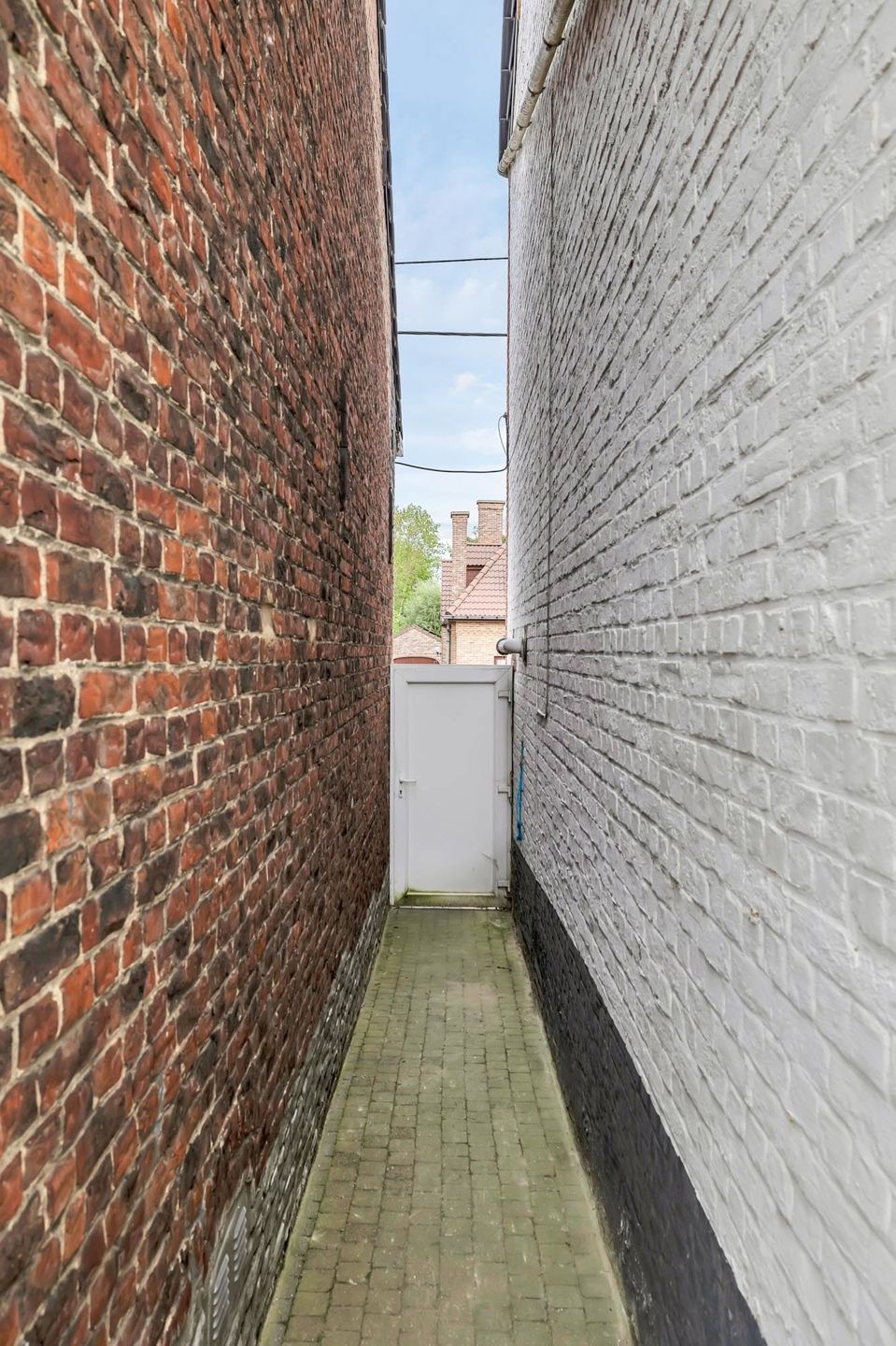 Verder te renoveren woning met garage en tuin te Okegem foto 23