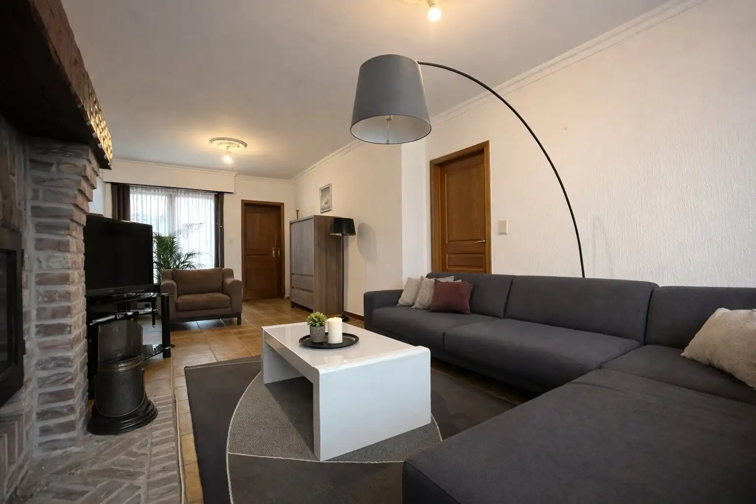 Zonnebeke – Woning met ruime tuin en uitweg achteraan foto 3