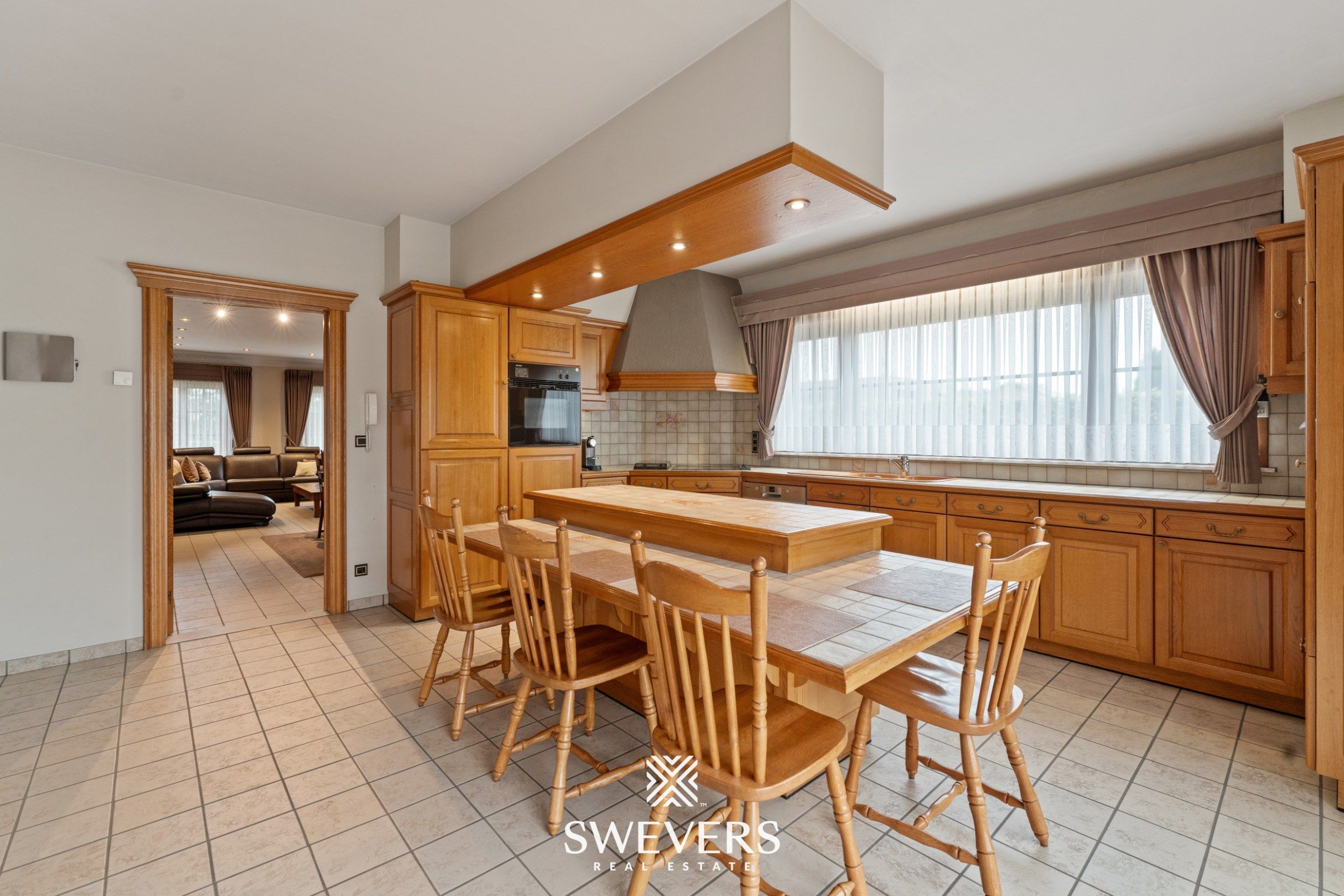 Villa met 395m² woonruimte op 48a zuidgericht perceel foto 7