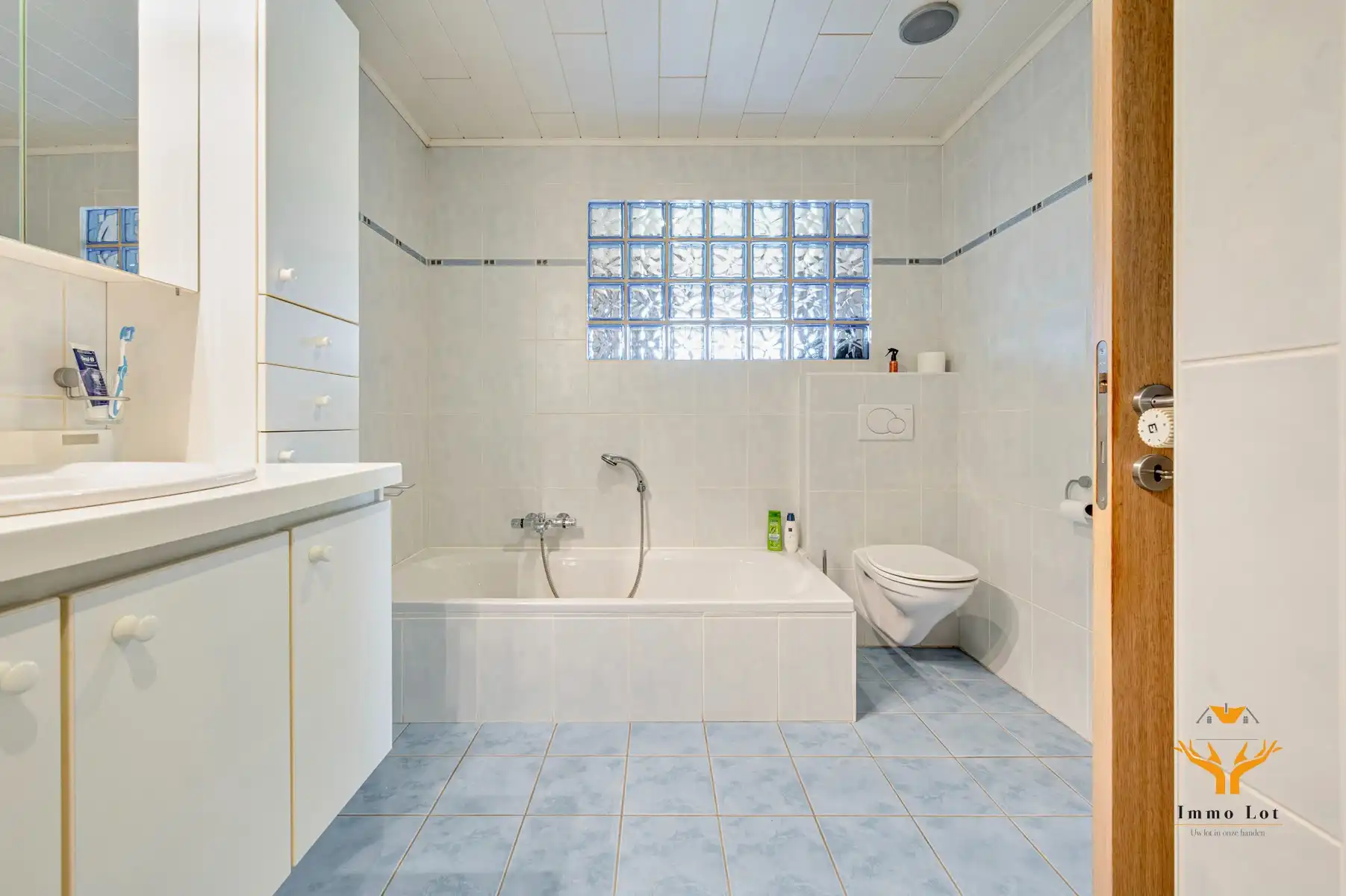 Instapklaar gelijkvloers appartement met tuin en garage foto 12