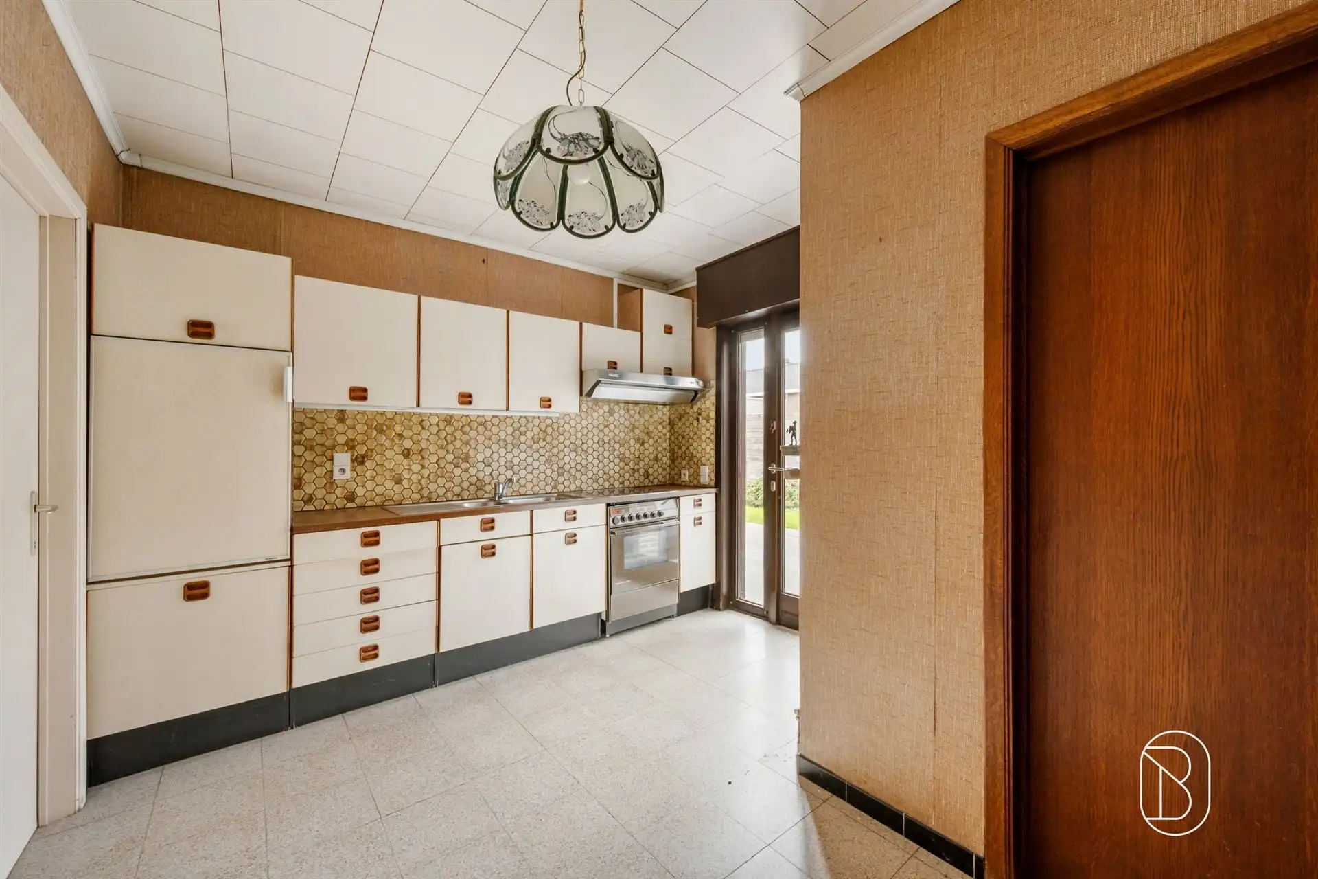 Bungalow met 3 slk, garage en tuin op rustige ligging! foto 9