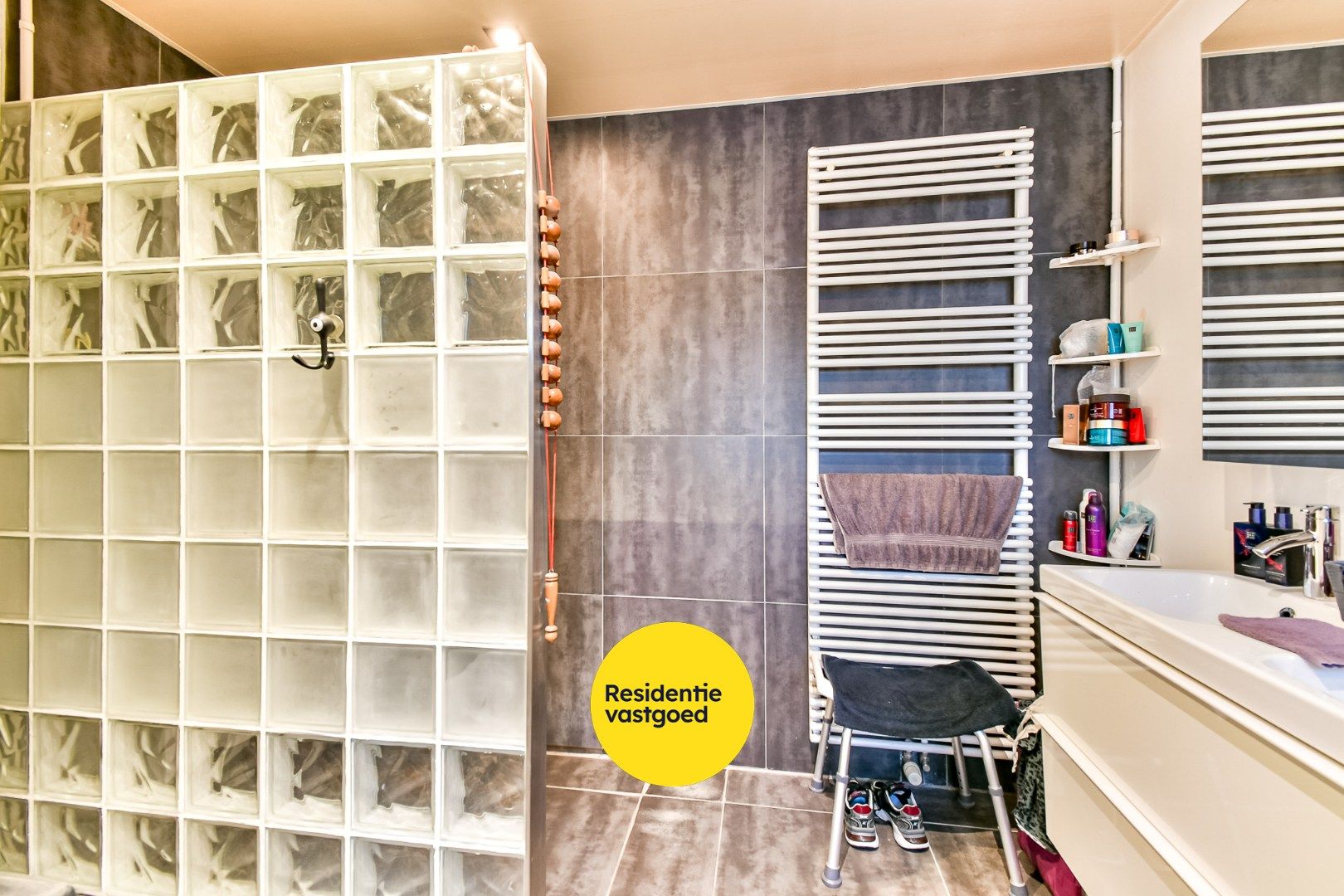 Gezinswoning met drie slaapkamers foto 12