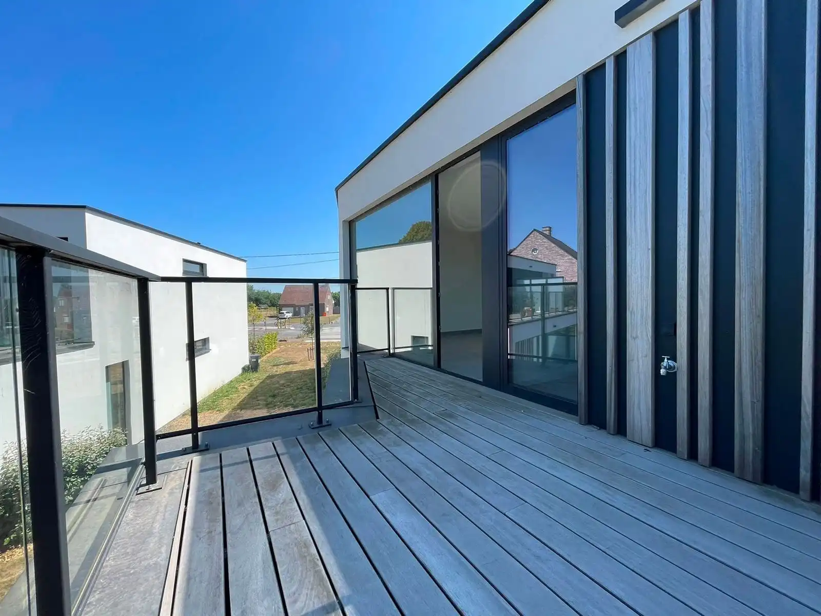 Appartement met 2 slaapkamers , terras en garage foto 5