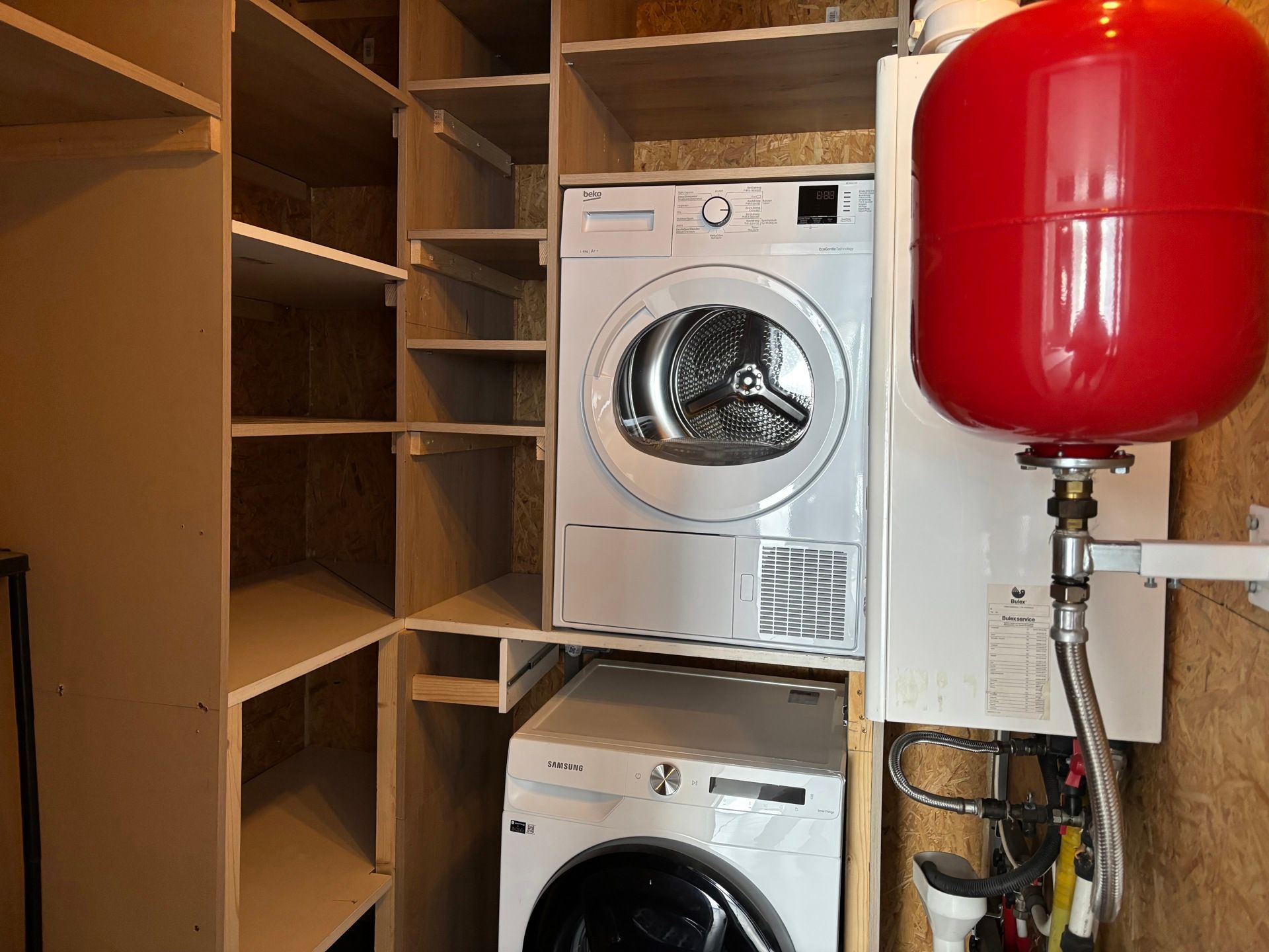 WETTEREN - Hernieuwde rijwoning foto 15