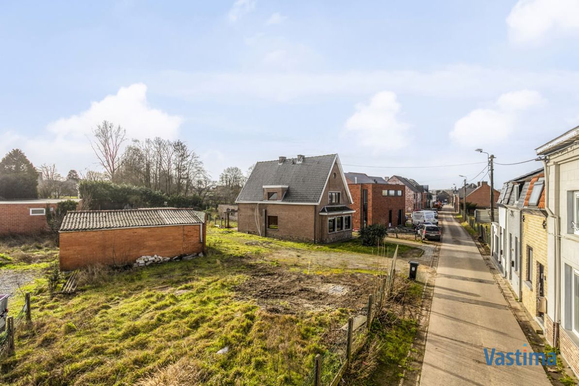 Bouwgrond in verkeersluwe straat nabij dorpskern Lede foto 1