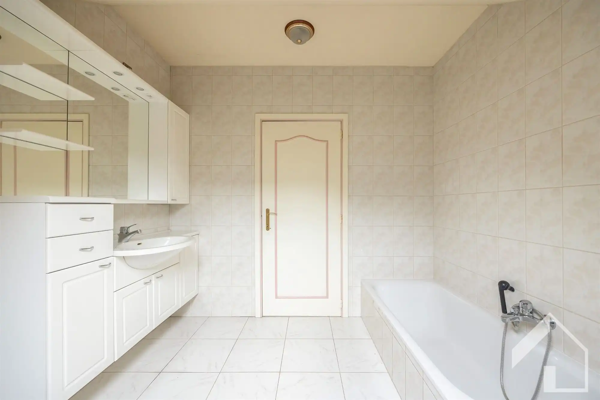 Ruime verzorgde woning in een rustige buurt  foto 32