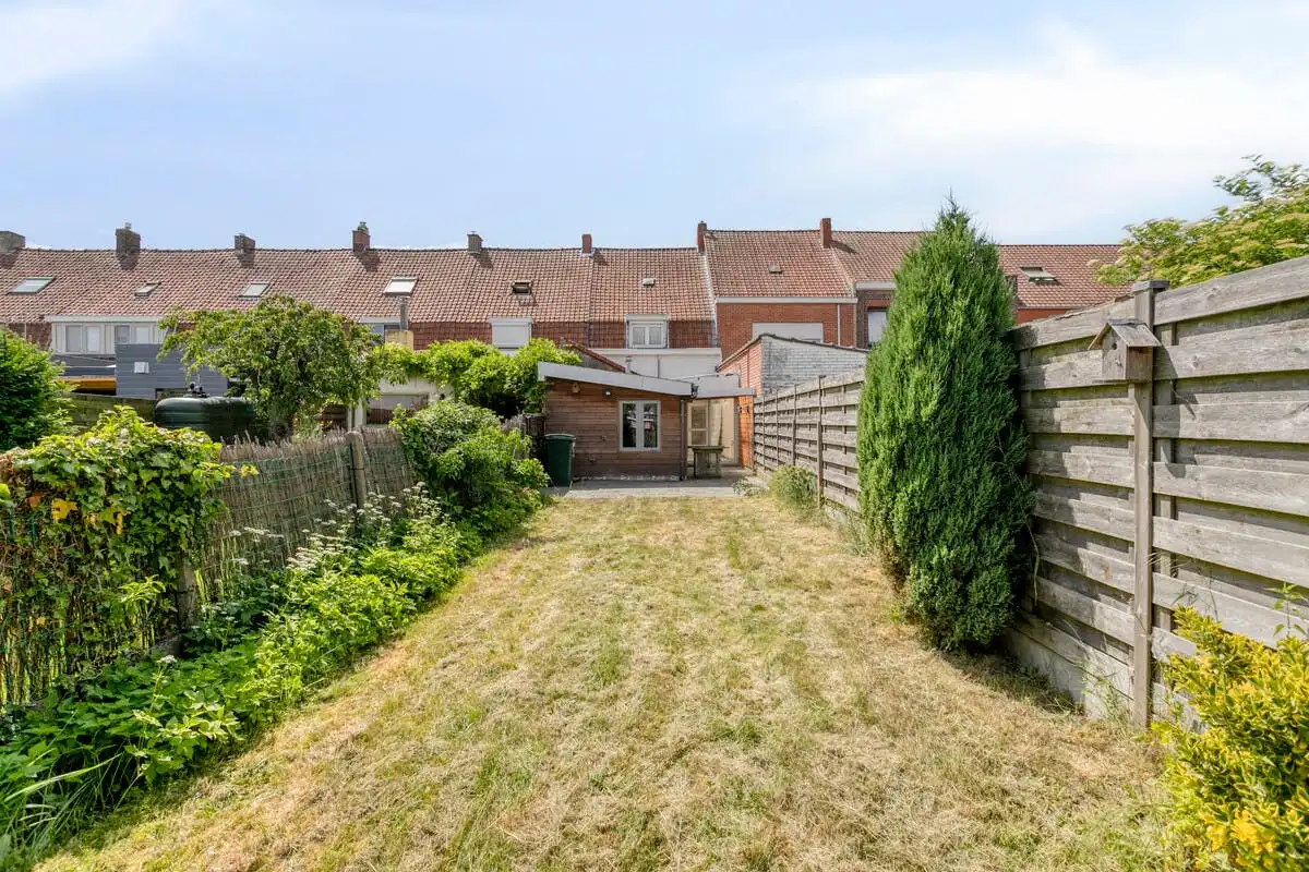 Gezinswoning met tuin en veel potentieel te koop in Aalbeke foto 2