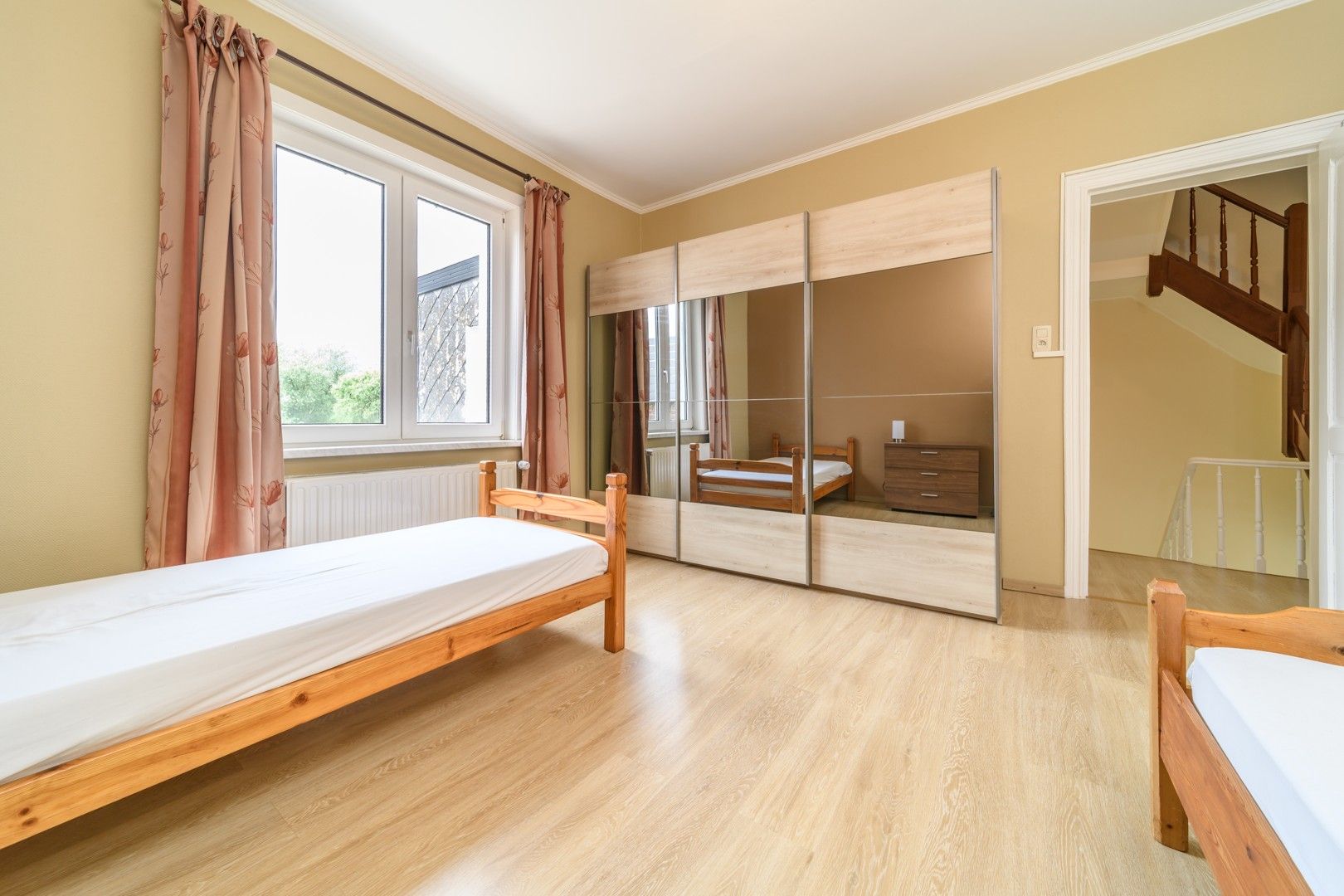 Ruime en zeer goed onderhouden gezinswoning met garage foto 12