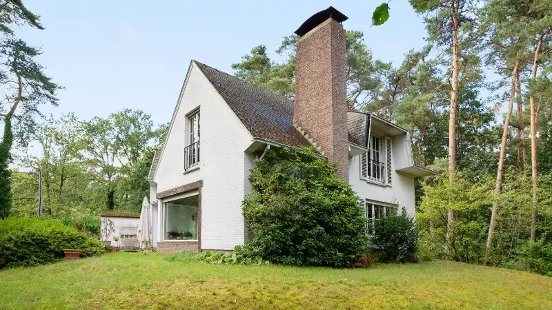 Karaktervolle villa van 325m² met 5 slaapkamers op 24 are foto 2