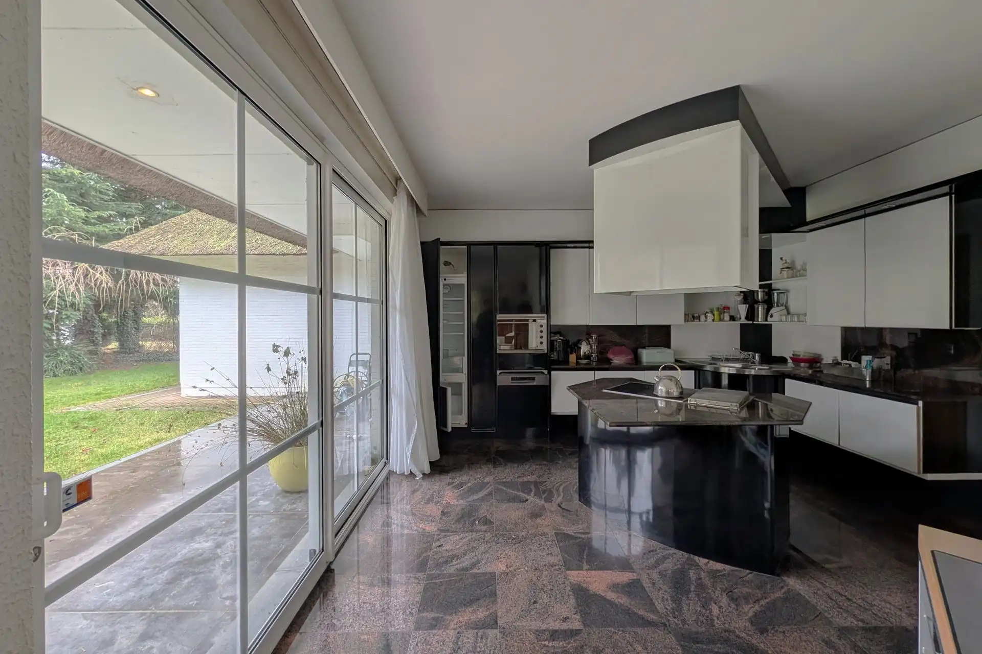 Verzorgde villa met 4 slpk. en veel privacy nabij de grens met Maastricht (NL) foto 20