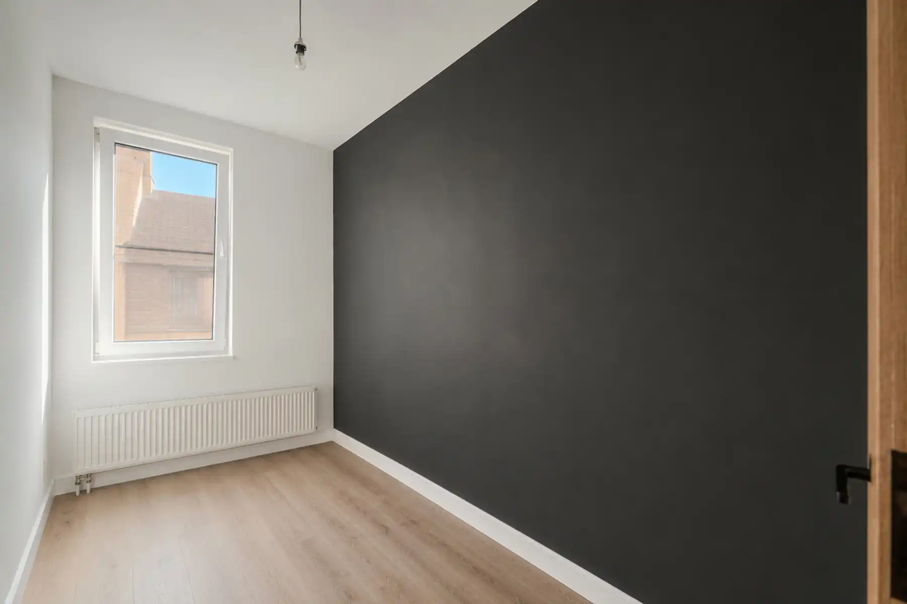 Gerenoveerde gezinswoning met vier kamers in Gistel. foto 13