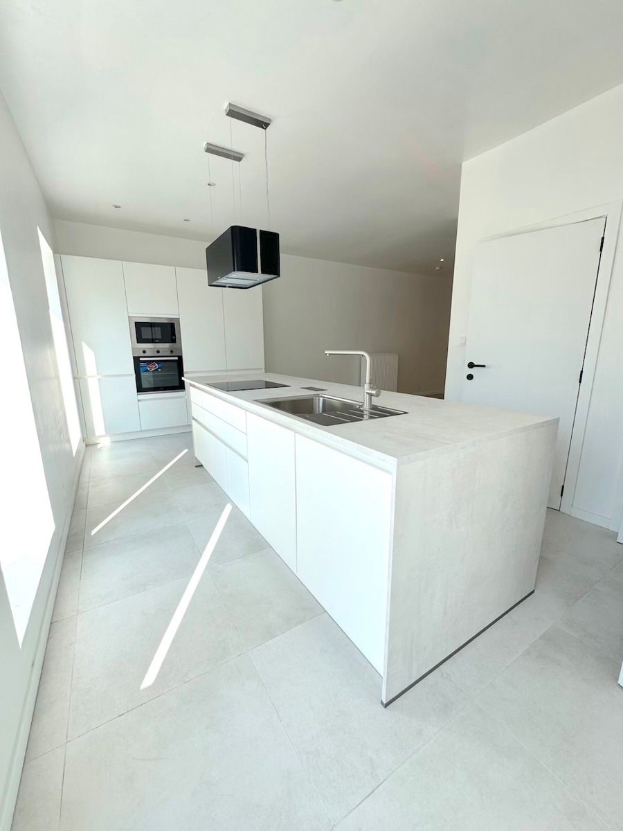 Volledig vernieuwd gelijkvloers appartement in het stadscentrum! foto 2