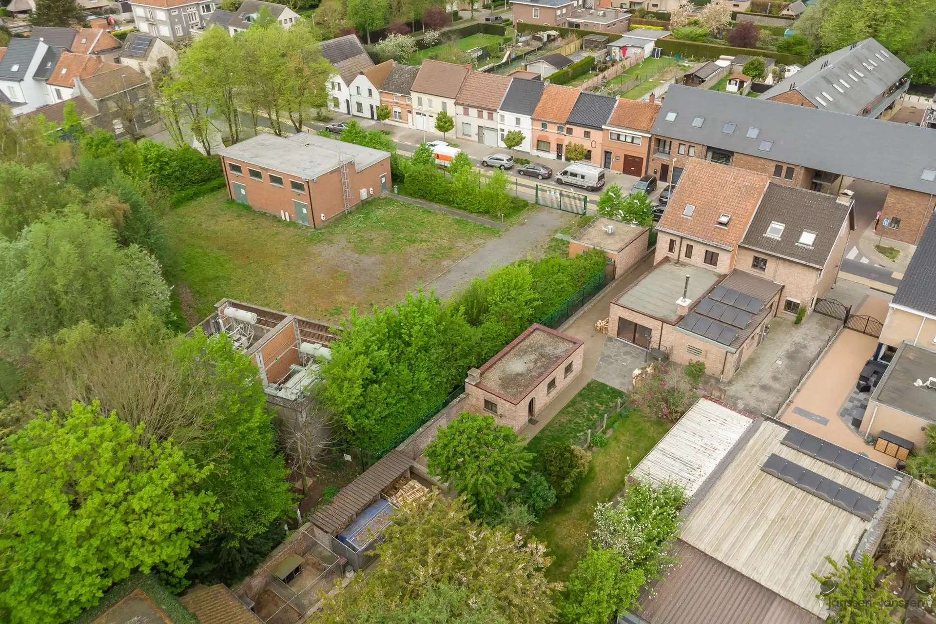 Ruime gezinswoning met 5 slaapkamers foto 25