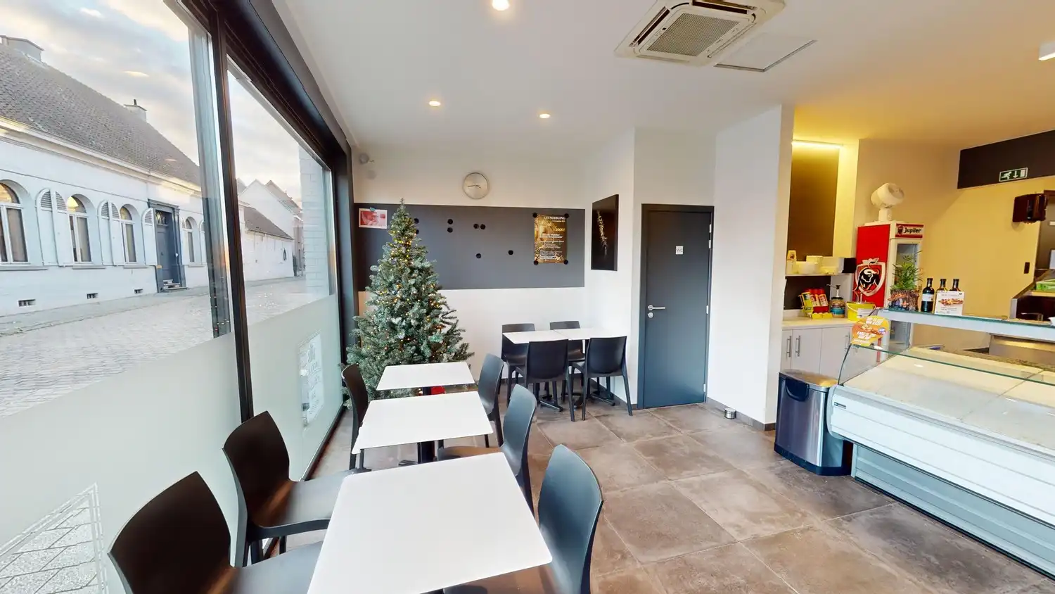 Te koop: Goed draaiende frituur mét gerenoveerde woning in het hart van Zingem! foto 2