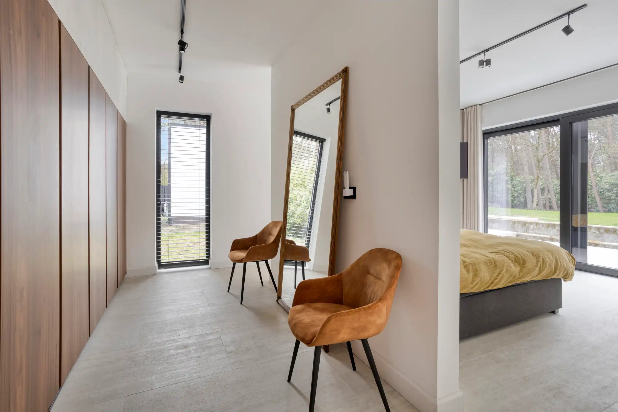 Riante villa met bijgebouw en aangrenzende bouwgrond op uniek perceel  foto 17