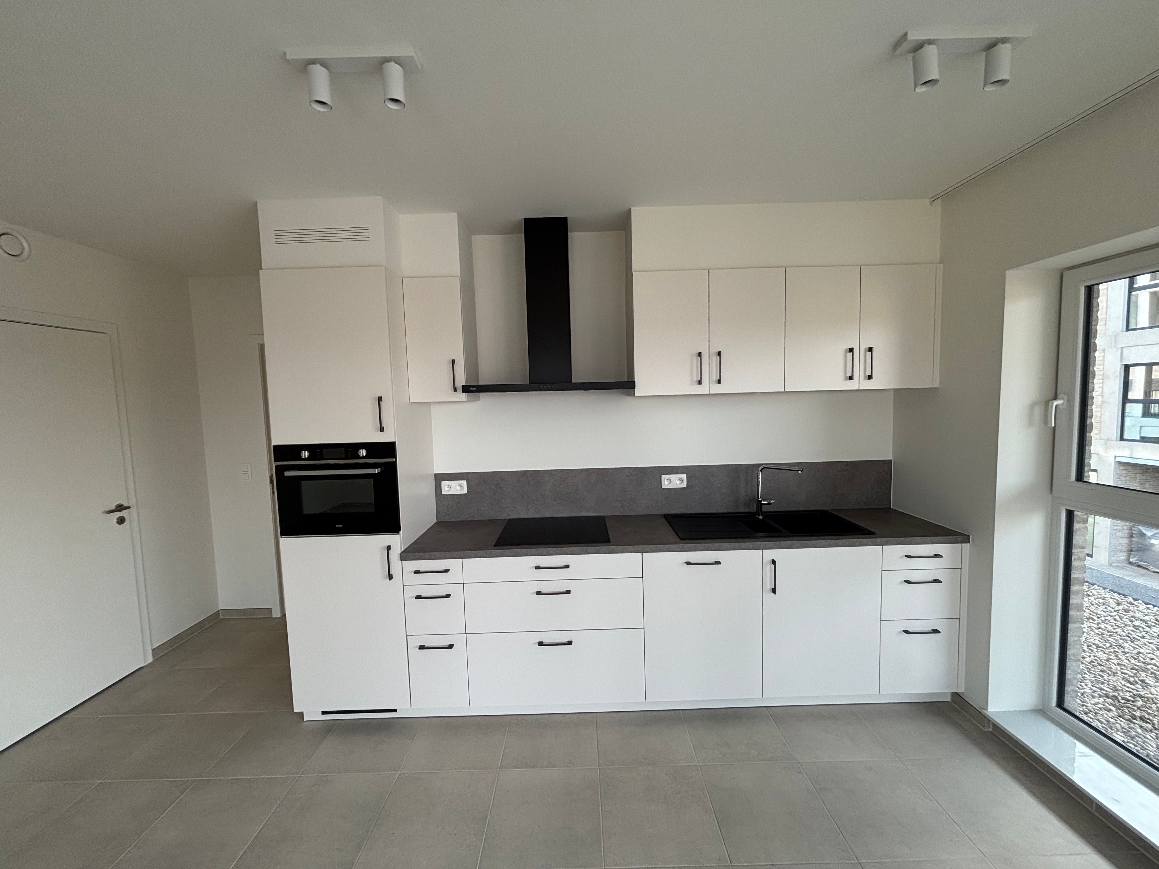 Nieuwbouw 1-slaapkamerappartement met bureau foto 13