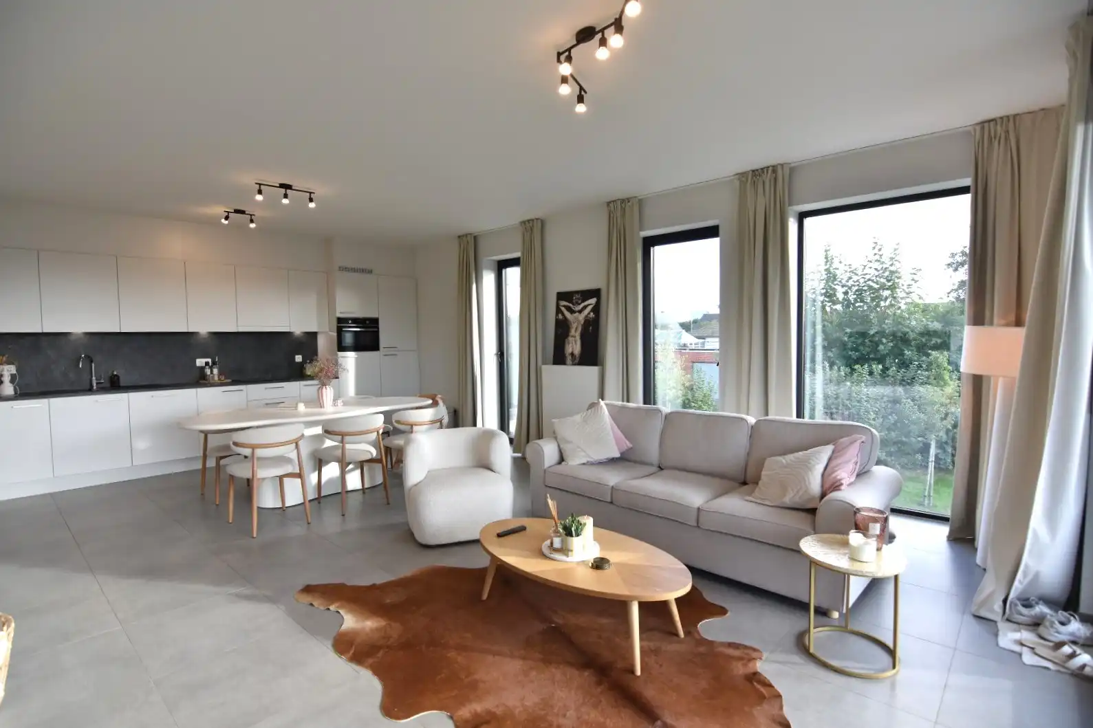 Lichtrijk 2-slpk appartement met ruim terras foto 5