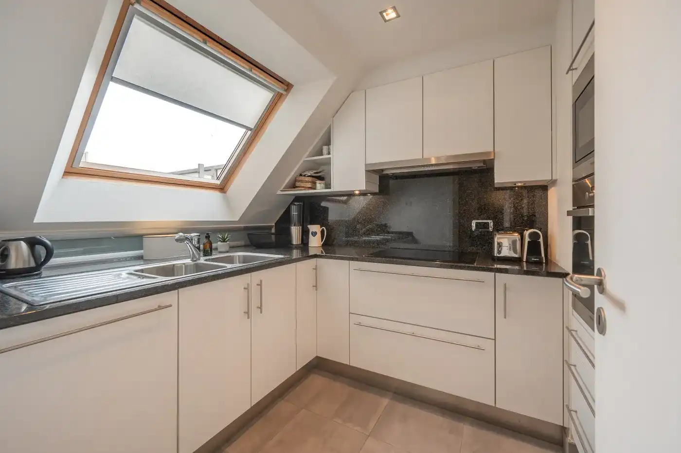 Zuidgericht en instapklaar 4-slaapkamerappartement, met 2 ruime terrassen. foto 14