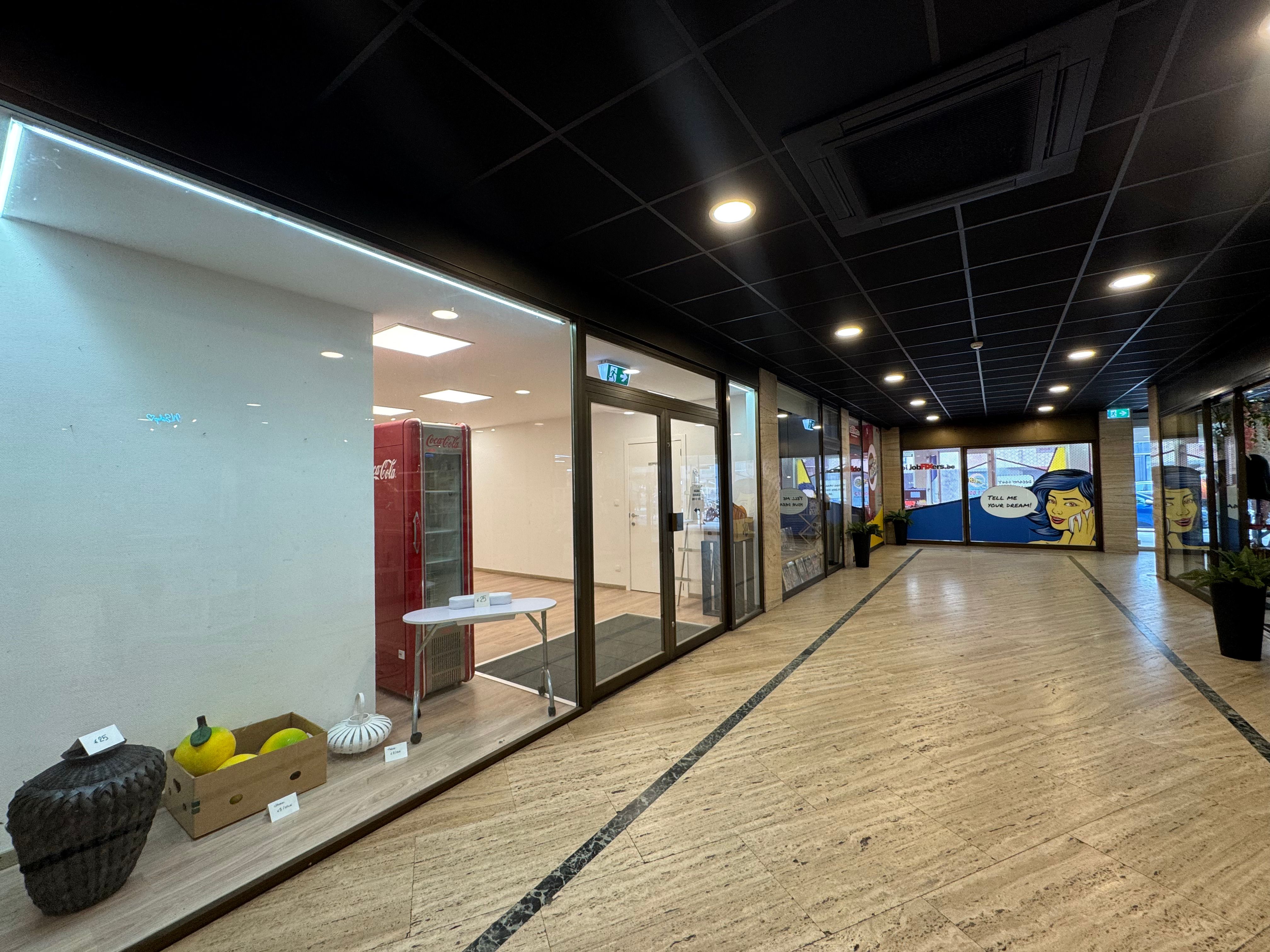 Winkel 55m² in Permeke Galerij foto {{pictureIndex}}