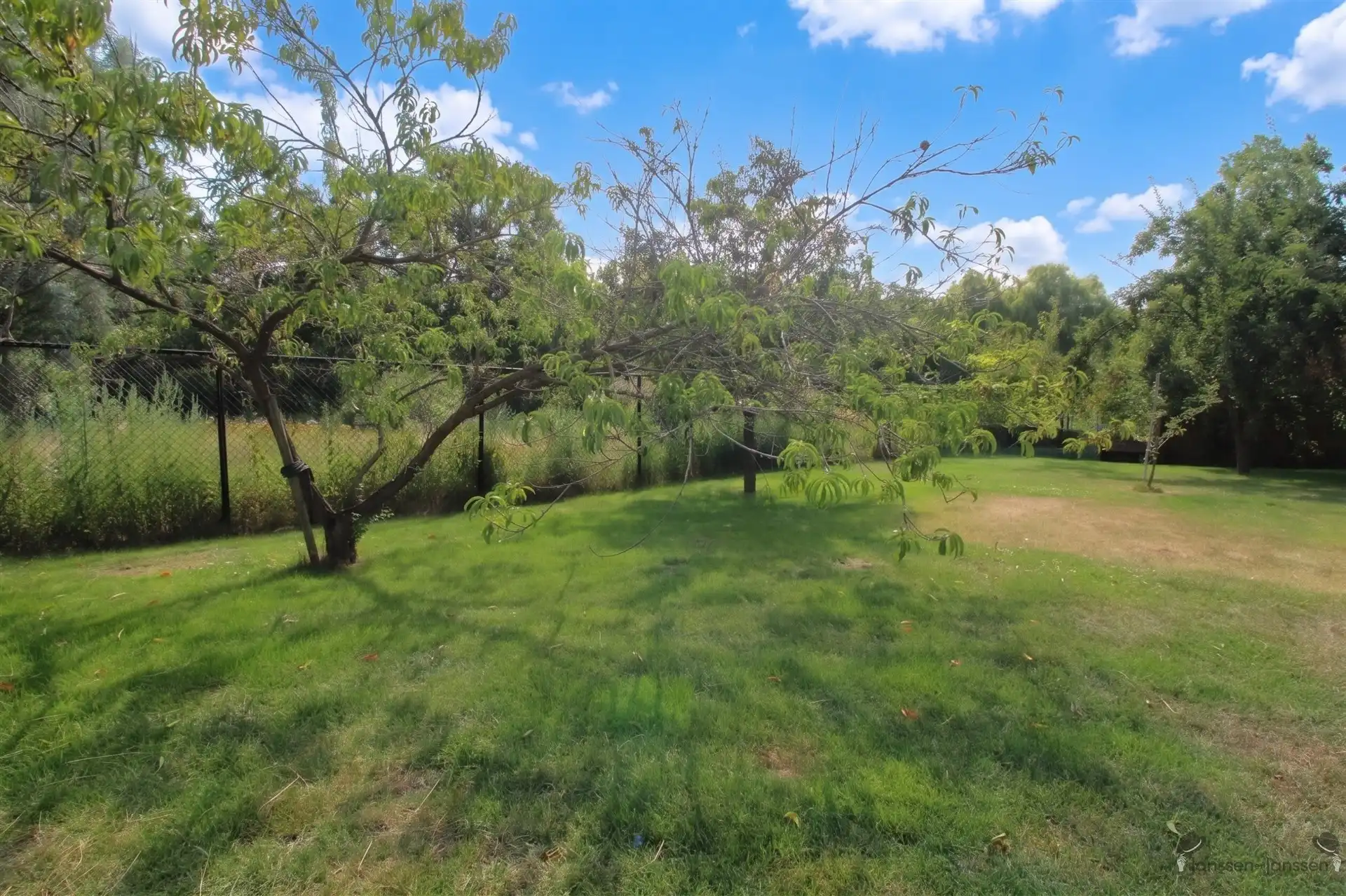 Ruime villa op perceel van 1000m², ideaal voor zelfstandige activiteit foto 30