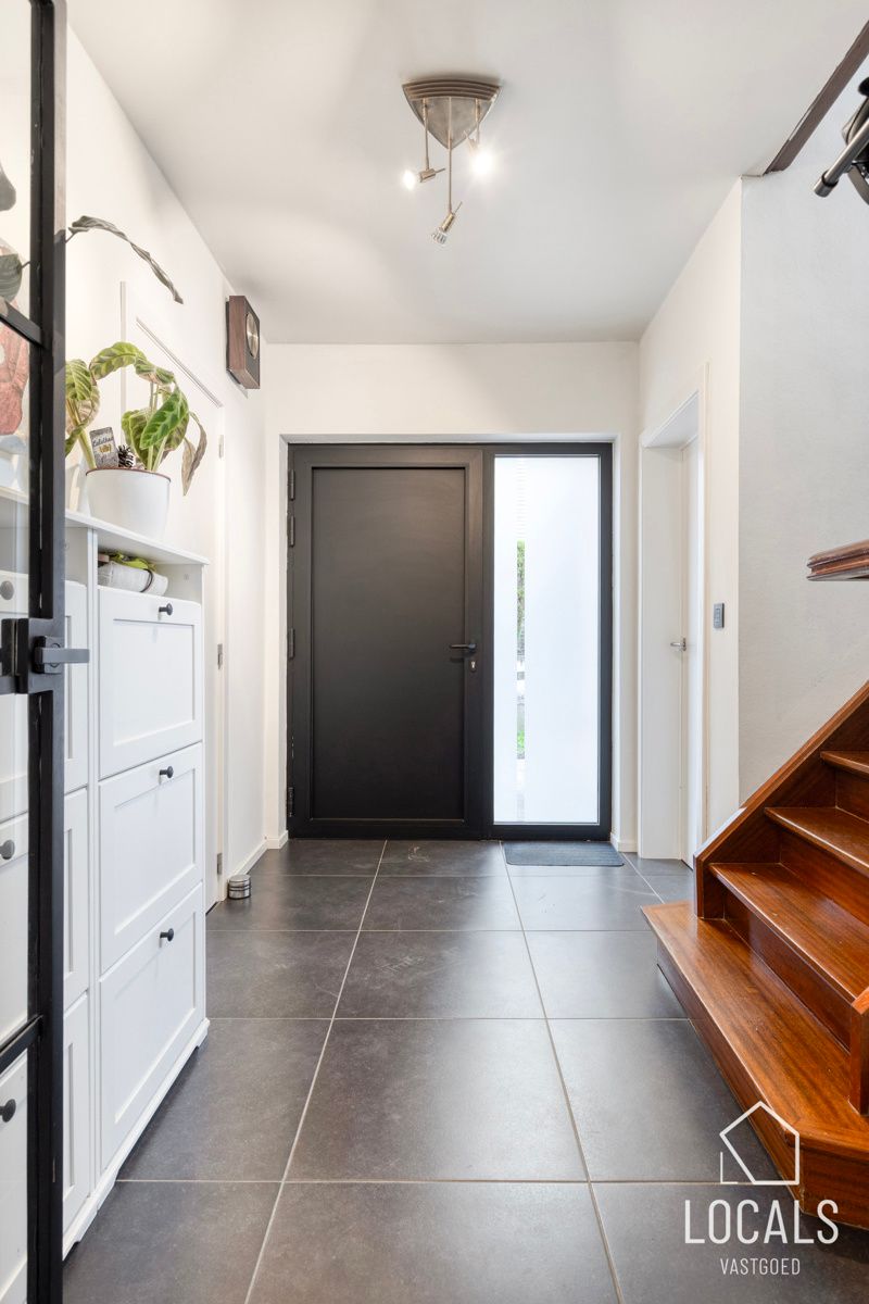 Halfopen bebouwing in het pitoreske Pollare foto 9