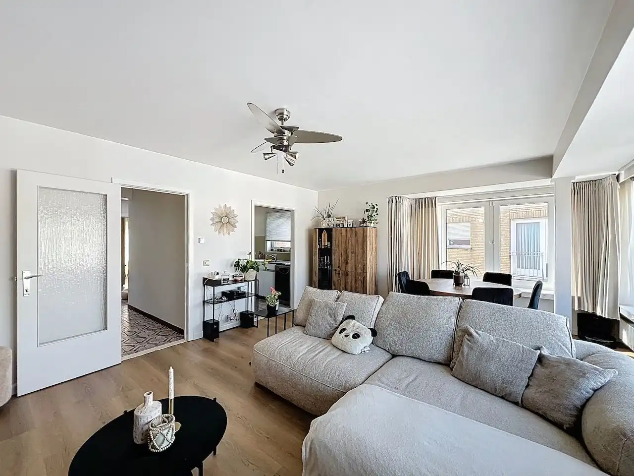 Mooi ingedeeld twee slaapkamerappartement in het hart van Heist. foto 8