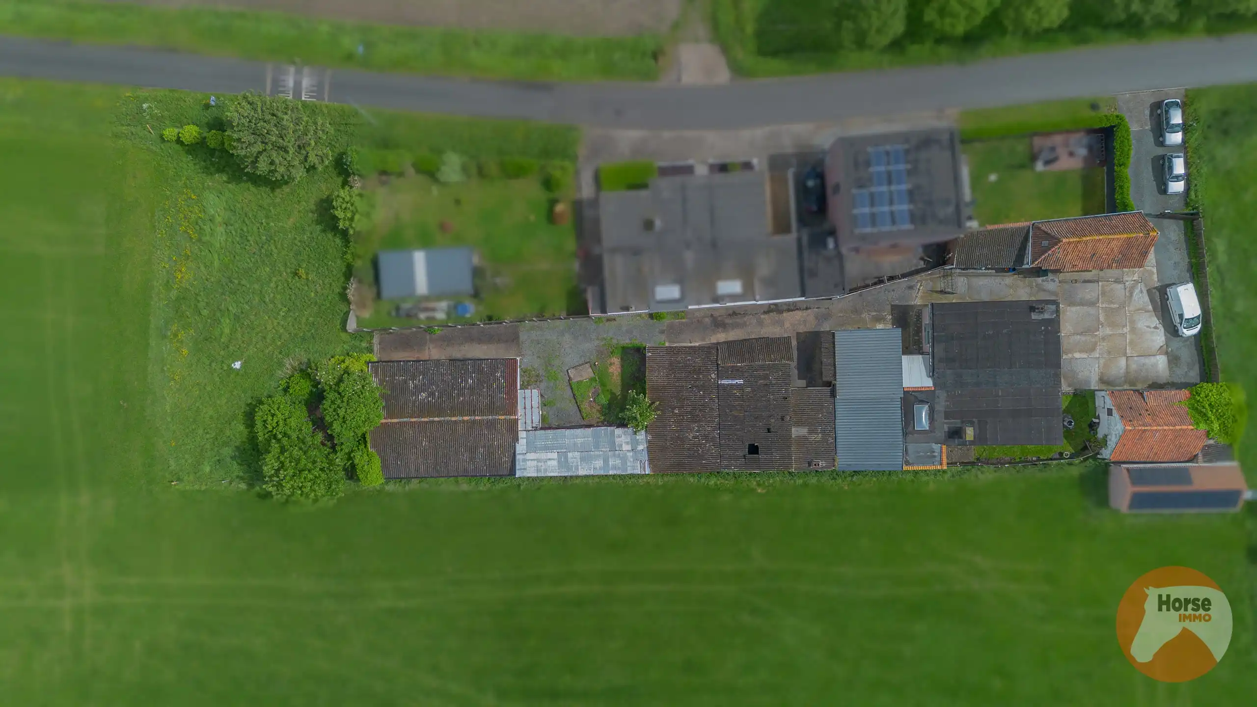 HOFSTADE - Charmante gelegen woning met bijgebouwen en weide foto 2