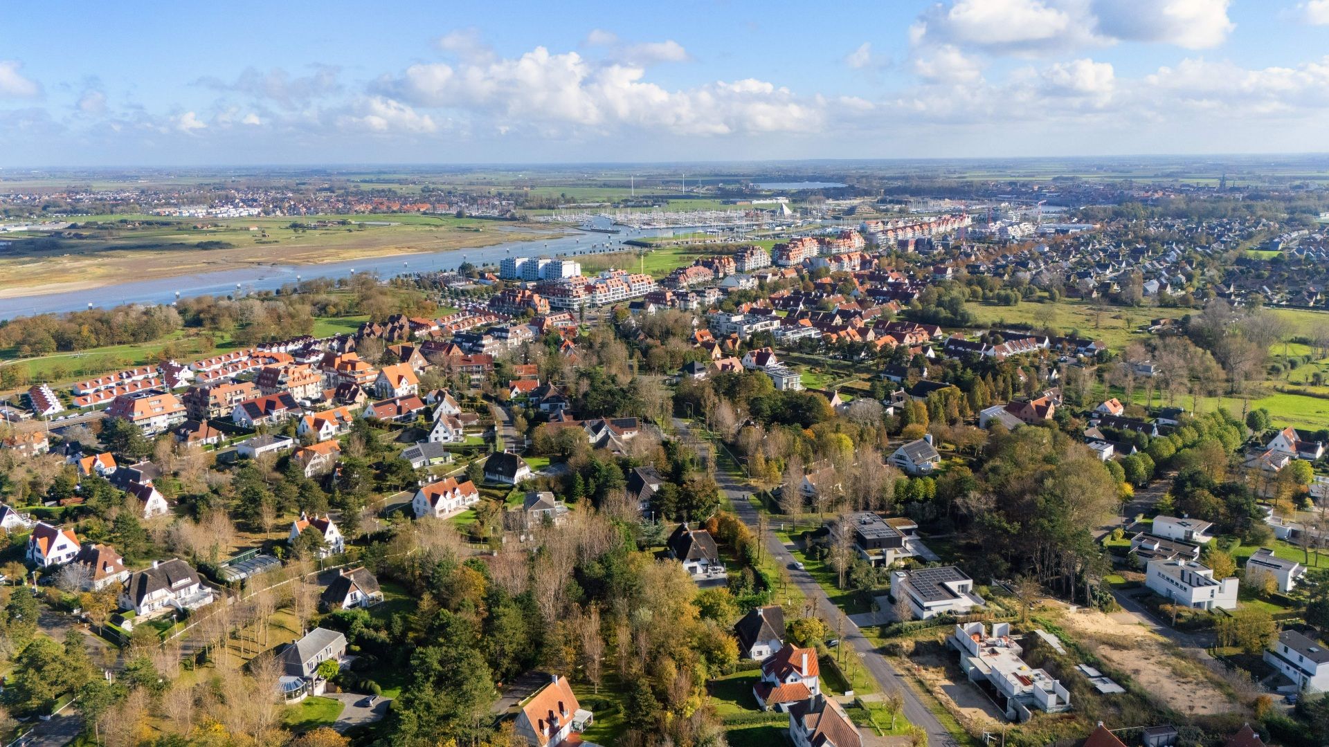 Hoofdfoto van de publicatie: Open bebouwing op ruim perceel in de Simli-wijk te Nieuwpoort