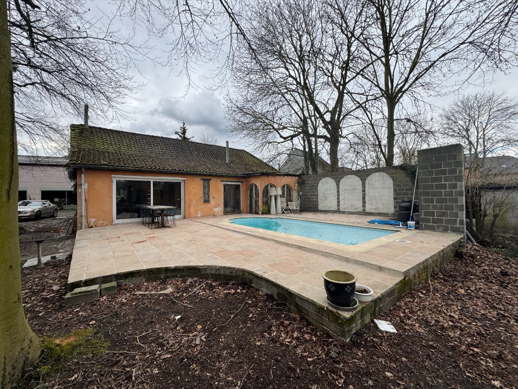 Woonst met toonzaal/opslagplaats en garages – ideaal voor zelfstandigen! foto 2