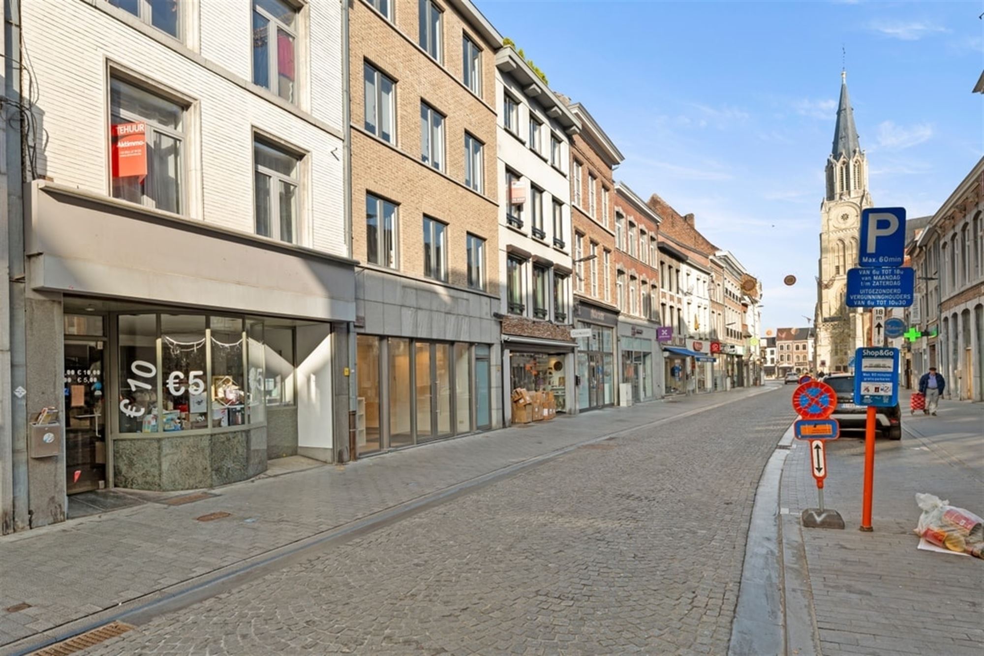 HANDELSRUIMTE TE HUUR MIDDEN IN HET STADSCENTRUM VAN SINT-TRUIDEN  foto 4