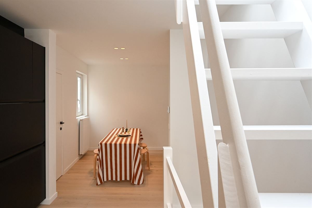 Volledig gerenoveerde opbrengsteigendom met 2 vergunde duplex-appartementen  foto 29