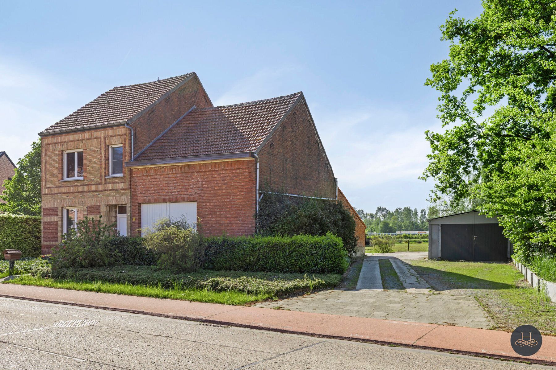 Deels gerenoveerde woning op 28a65ca met veel mogelijkheden foto 3
