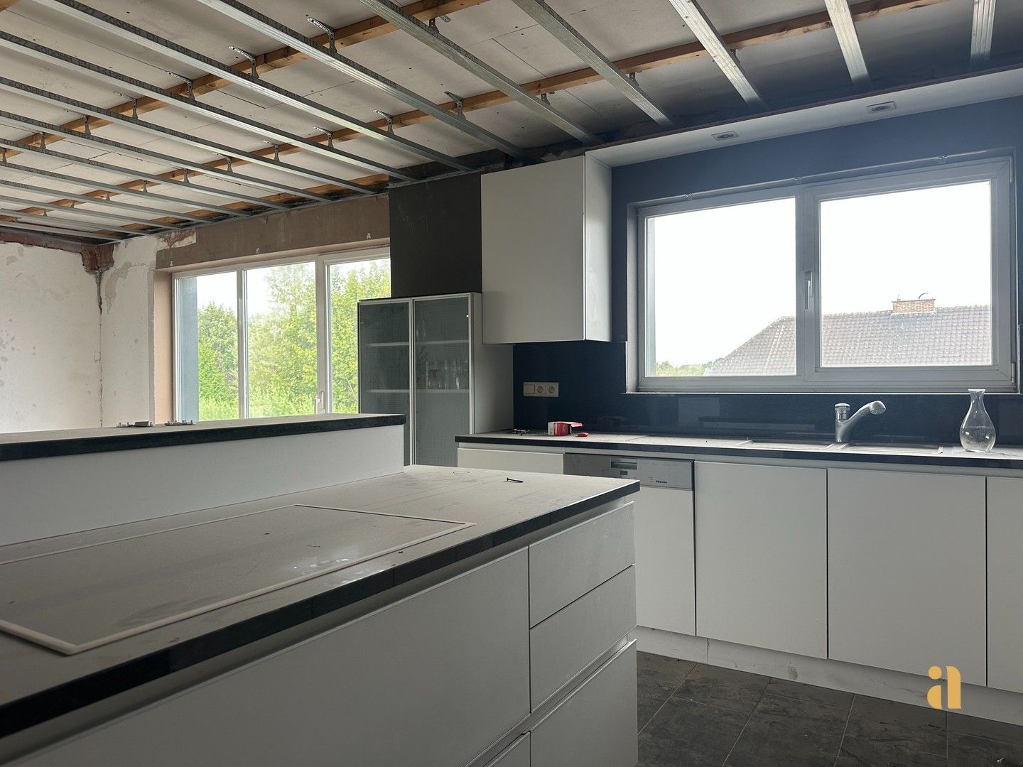 Creëer uw eigen thuis in dit lichtrijke casco appartement foto 6