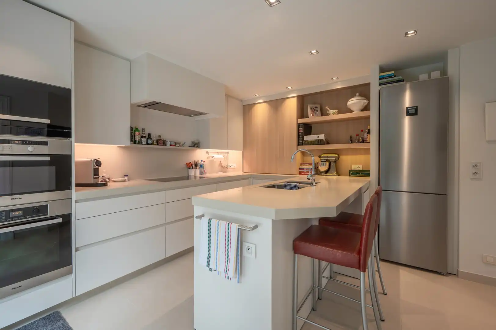 Uniek appartement van ongeveer 300 m2 met een prachtige privatieve tuin. foto 16