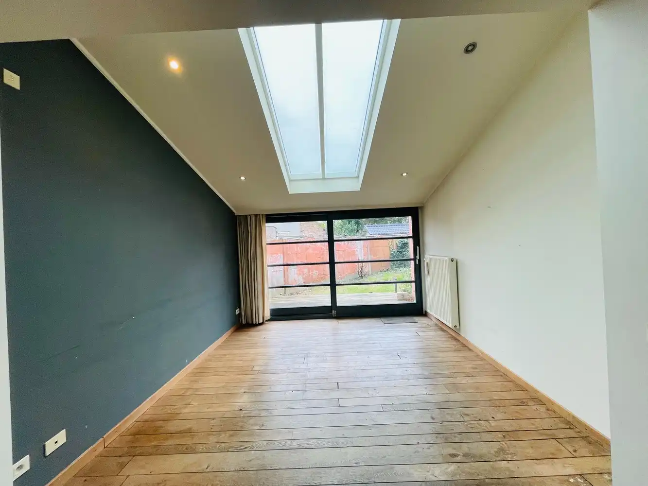 Assebroek, leuk ENERGIEZUINIG gezellig  instapklaar woonhuis met 3 SLAAPKAMERS en tuintje foto 3