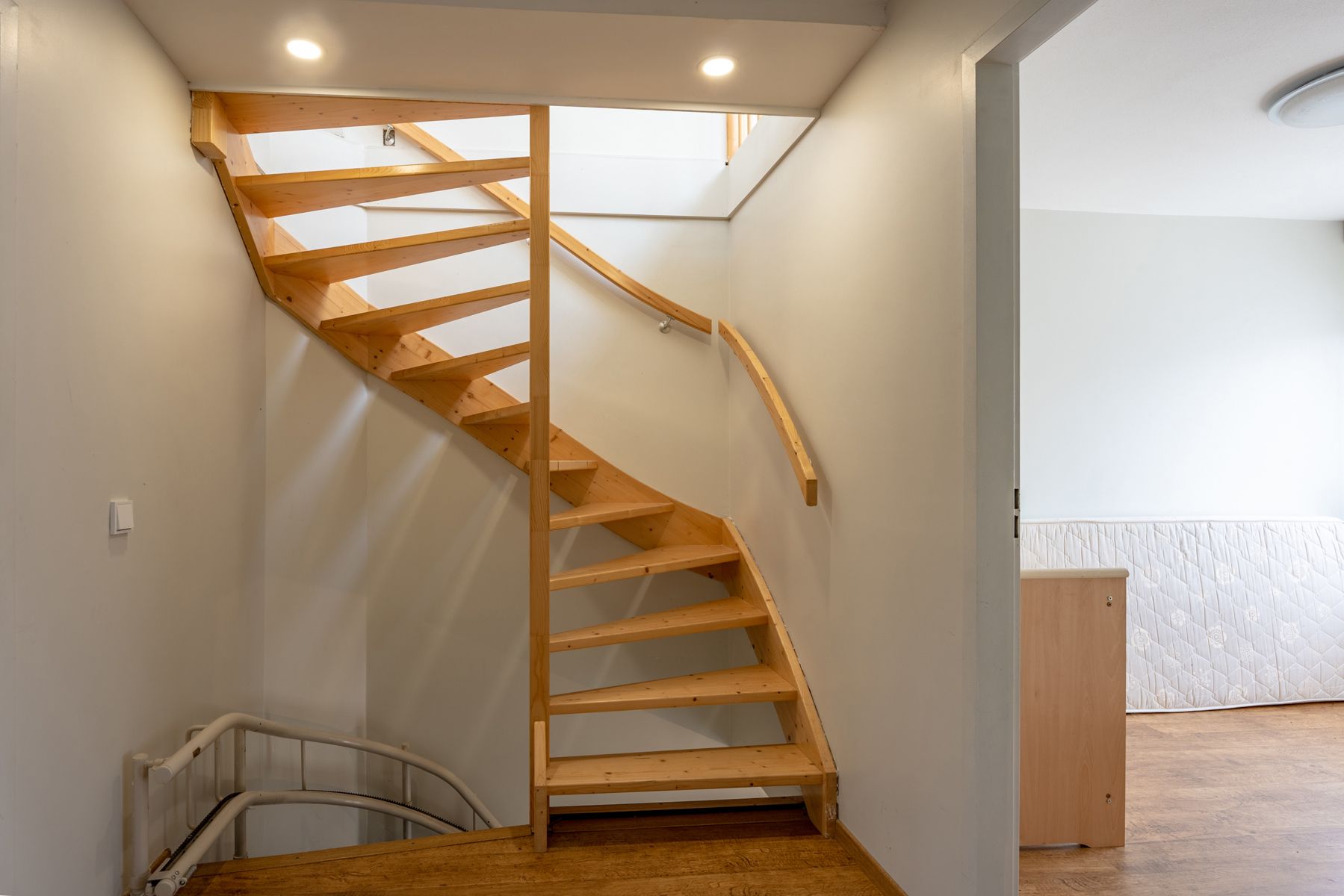 Instapklare woning met 5 slpk, 2 bdk en tuin op een rustige ligging! foto 14