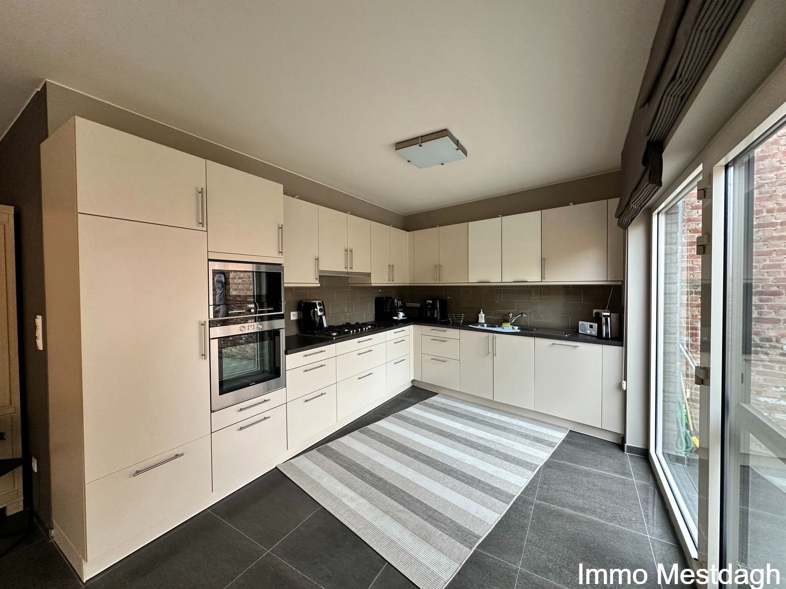 Ruim gelijkvloers appartement met tuin en autostaanplaats. foto 11